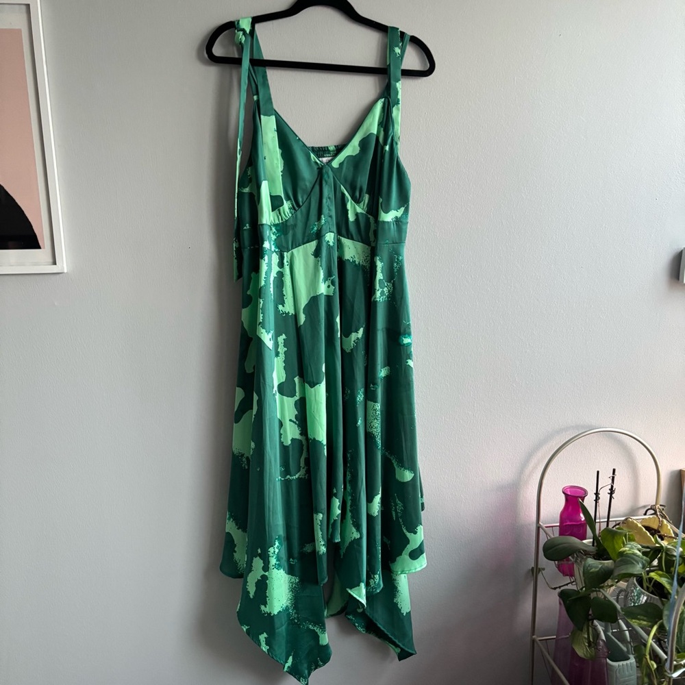 🍃Green Asymmetrical Satin Dress